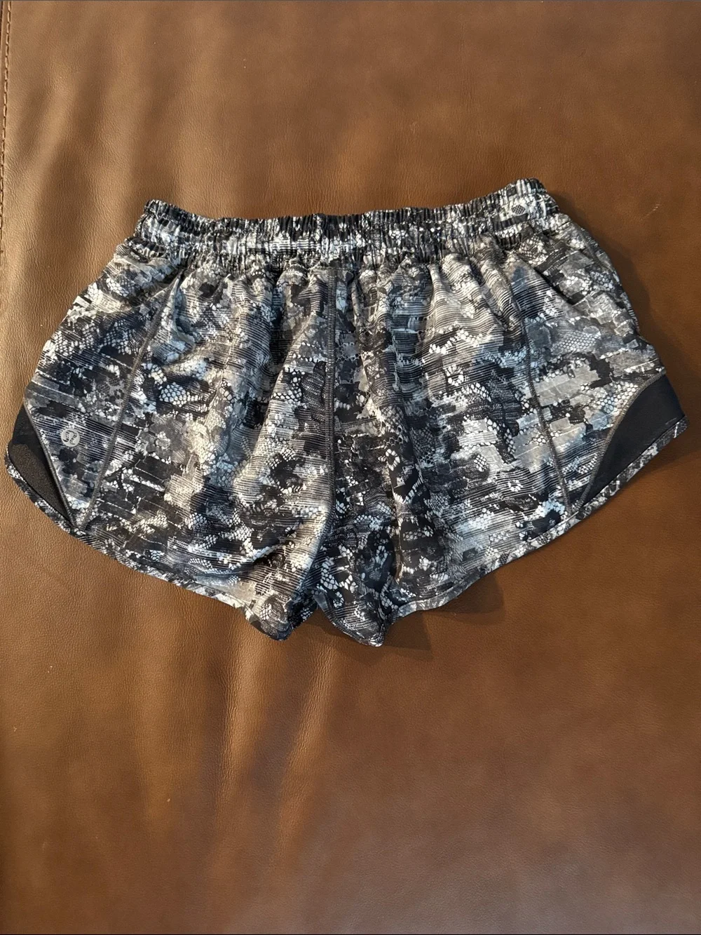 LIKE NEW: Lululemon Hotty Hot Short 2.5